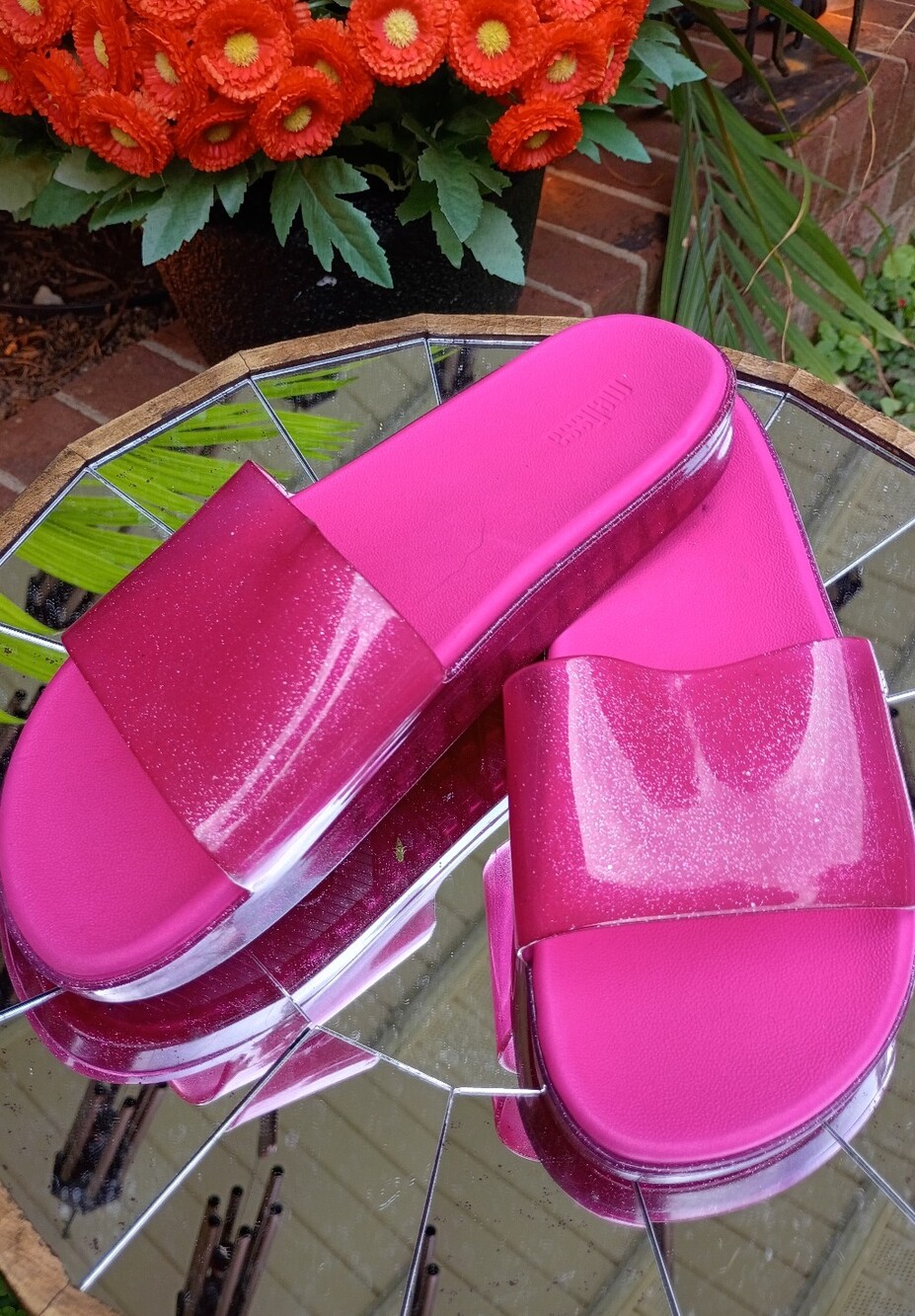 MELLISSA EURO 39 US SZ 8 GLITTER  PADDED INSOLE TEXTURED BOTTOM SLIDES NWOT $98